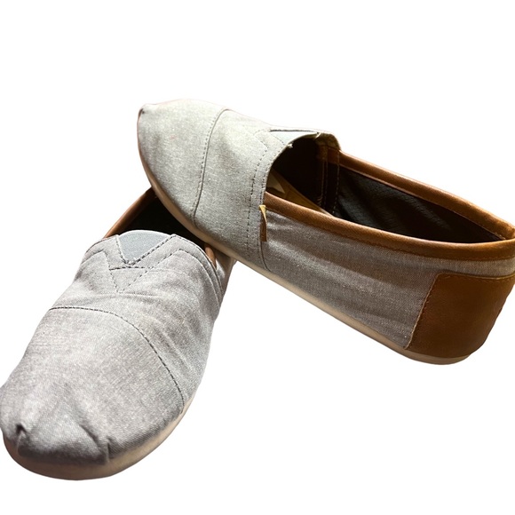 TOMS Men’s Classic Grey Chambray / Synthetic Leather Trim Slip-on Size 11 - Picture 2 of 14